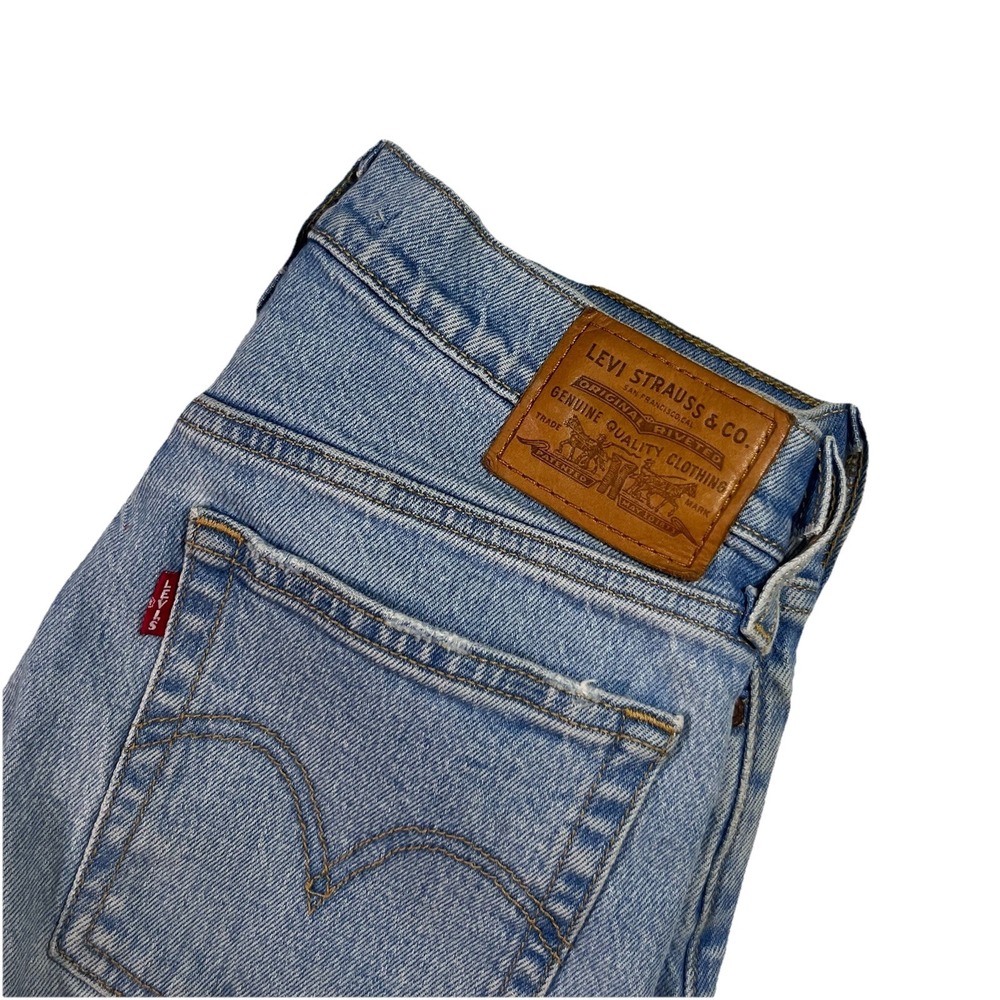 Levis Premium Women's Wedgie Straight Jeans Size 25x26 Distressed Light Wash EUC